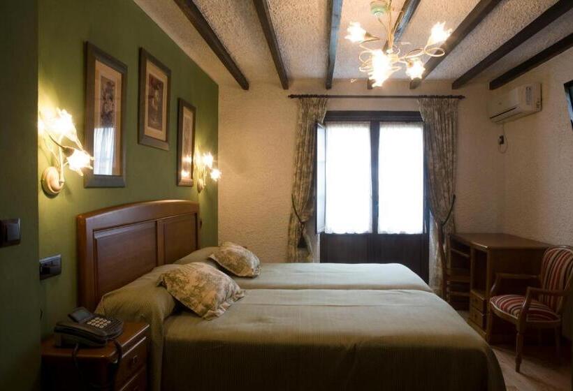 اتاق استاندارد سه نفره, El Foyu