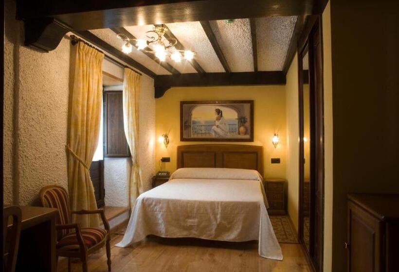 اتاق استاندارد سه نفره, El Foyu