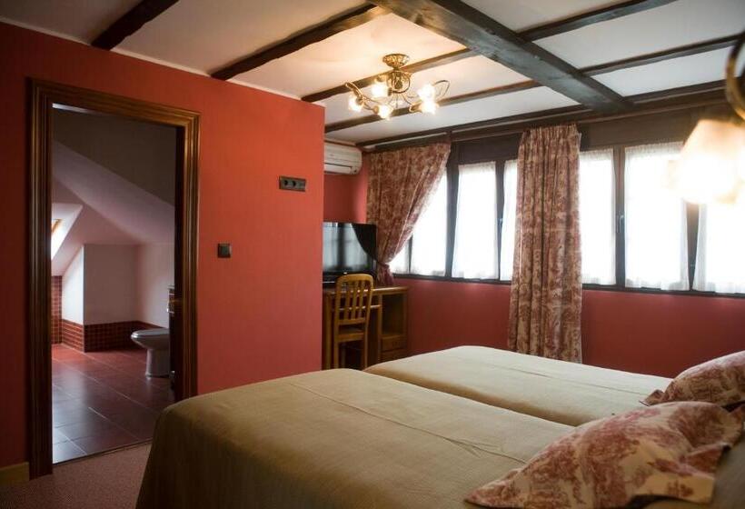 اتاق استاندارد سه نفره, El Foyu