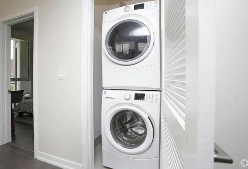 סוויטה, Level Chicago  Old Town