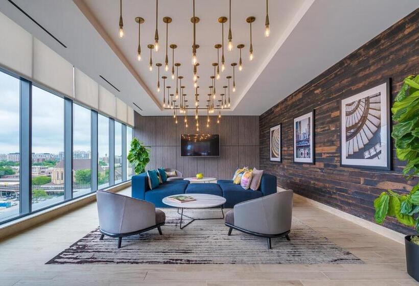 סוויטת ג'וניור, Level Chicago  Old Town