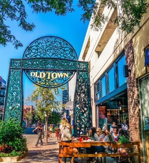 스탠다드 스튜디오, Level Chicago   Old Town