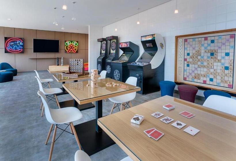 חדר סטודיו סטנדרד, Level Chicago  Old Town