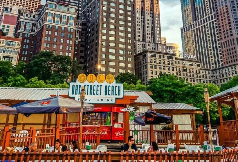 סוויטת אקזקיוטיב 2 חדרים, Level Chicago  Old Town