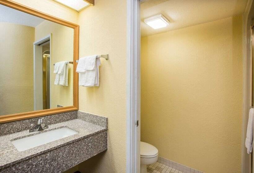 חדר סטנדרט שתי מיטות זוגיות, Days Inn By Wyndham Blue Springs