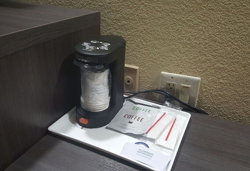 חדר סטנדרט שתי מיטות זוגיות, Days Inn By Wyndham Blue Springs