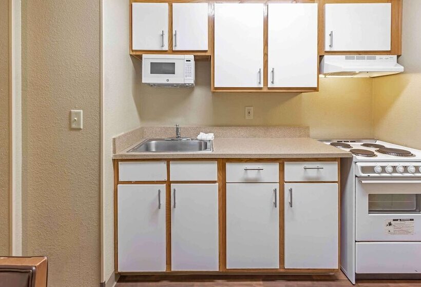 豪华工作室, Hometowne Studios And Suites By Red Roof Greensboro