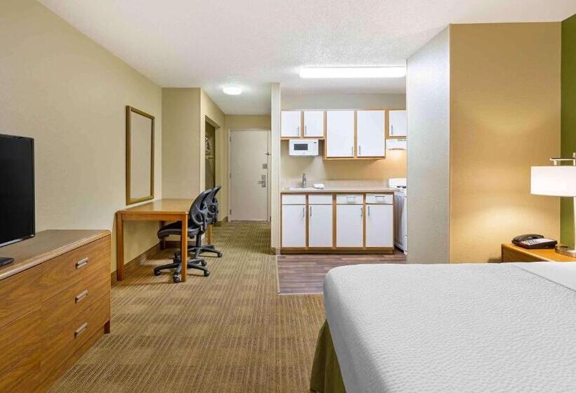 标准工作室, Hometowne Studios And Suites By Red Roof Greensboro