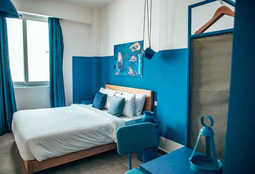 Quarto Economy, Selina Athens Theatrou