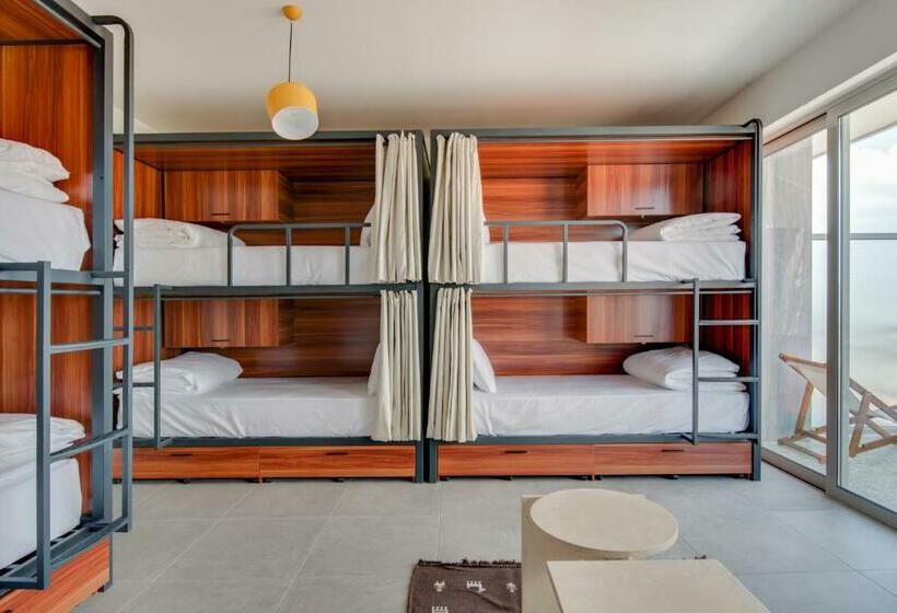 Geteiltes Mehrbettzimmer, Selina Athens Theatrou