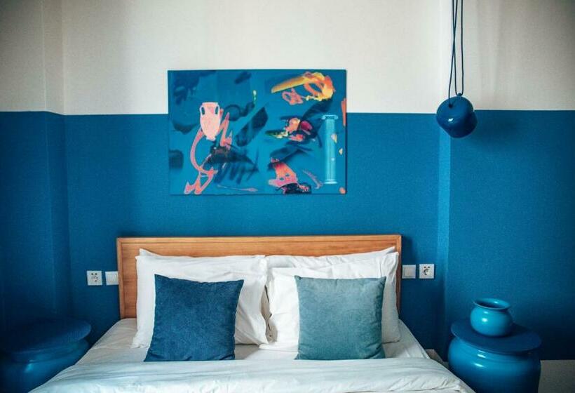 Economy Zimmer, Selina Athens Theatrou