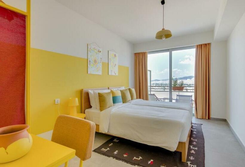 Quarto Estandar, Selina Athens Theatrou
