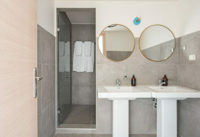 Cama em Quarto Compartilhado, Selina Athens Theatrou