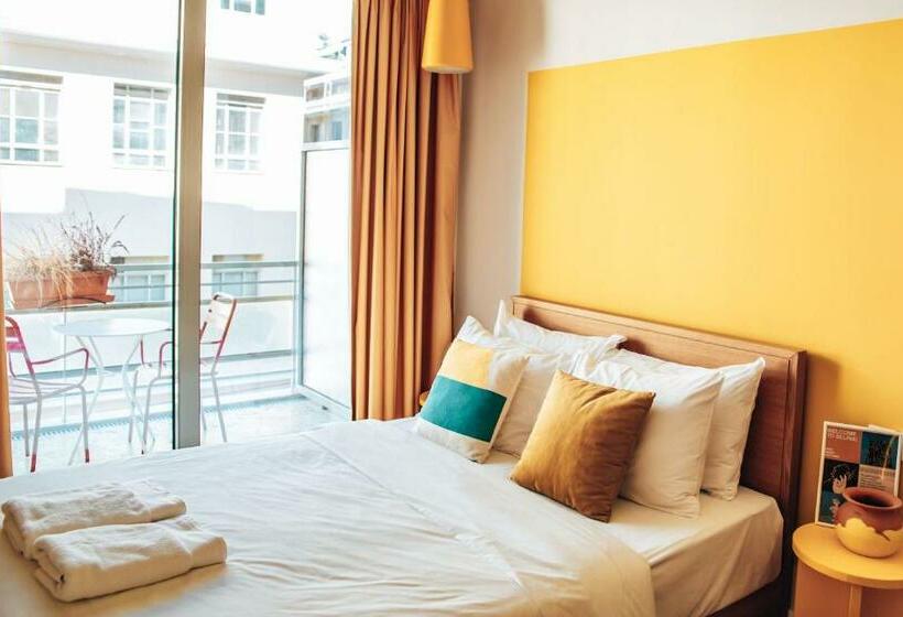 Basiczimmer Geteiltes Bad, Selina Athens Theatrou