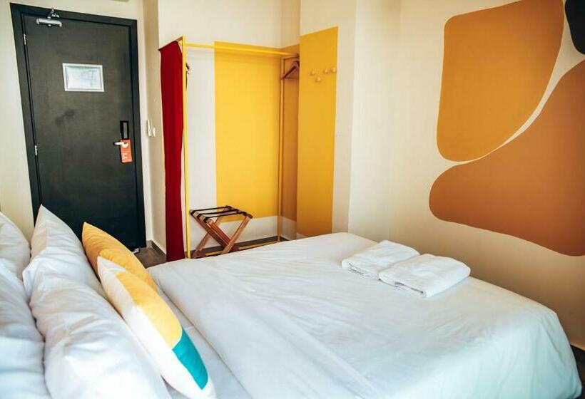 Basiczimmer Geteiltes Bad, Selina Athens Theatrou