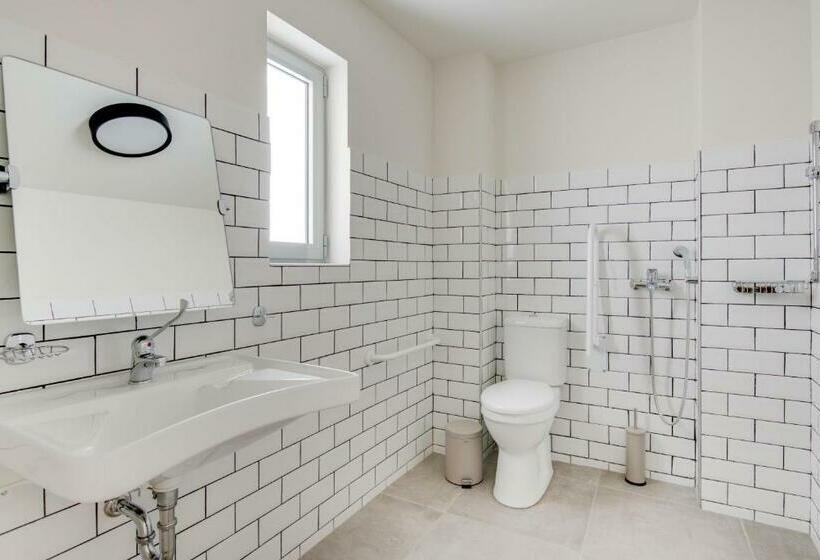 Basiczimmer Geteiltes Bad, Selina Athens Theatrou