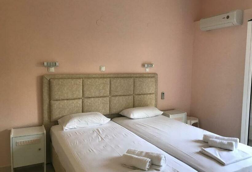 חדר דלוקס, Natalia Studios