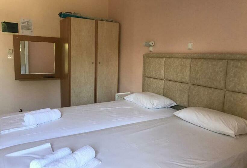 חדר דלוקס, Natalia Studios