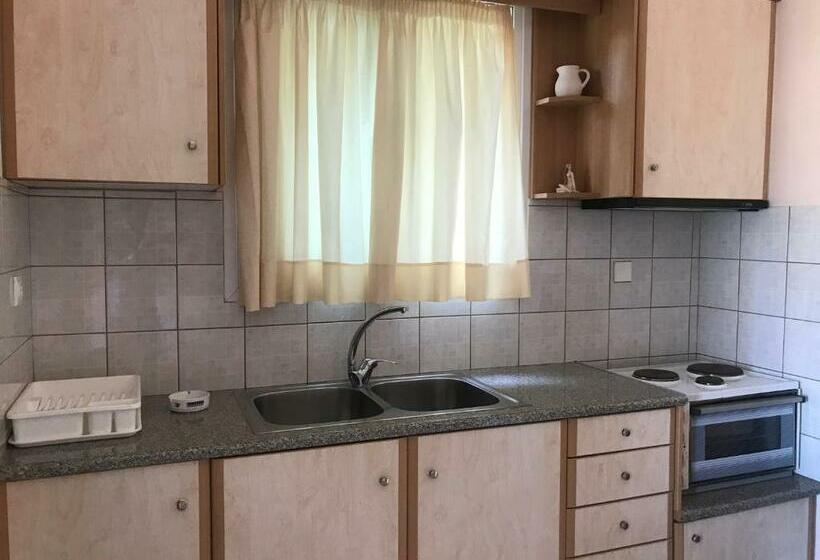 חדר דלוקס, Natalia Studios