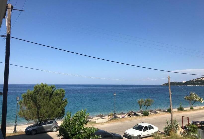 חדר דלוקס, Natalia Studios