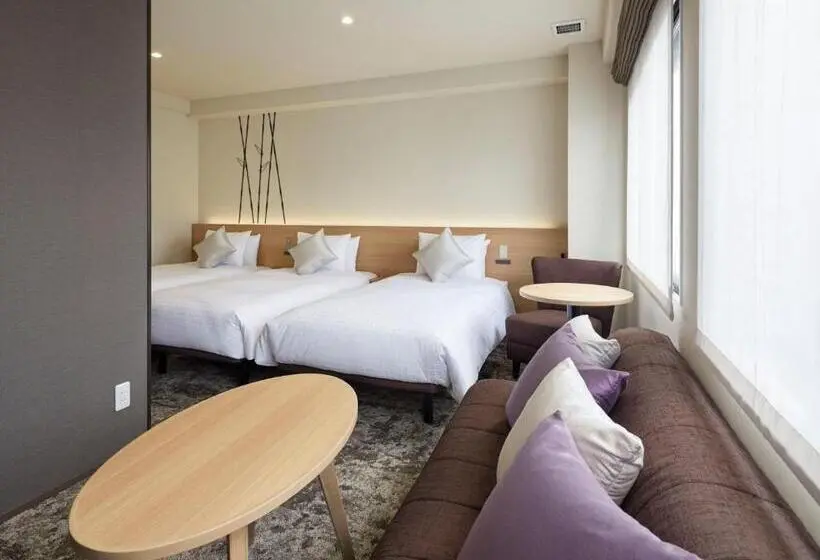 Standard Neljän Hengen Huone, Royal Twin Hotel Kyoto Hachijoguchi