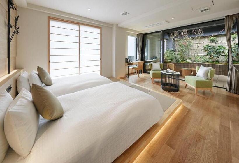 سوئیت با بالکن, Royal Twin Hotel Kyoto Hachijoguchi