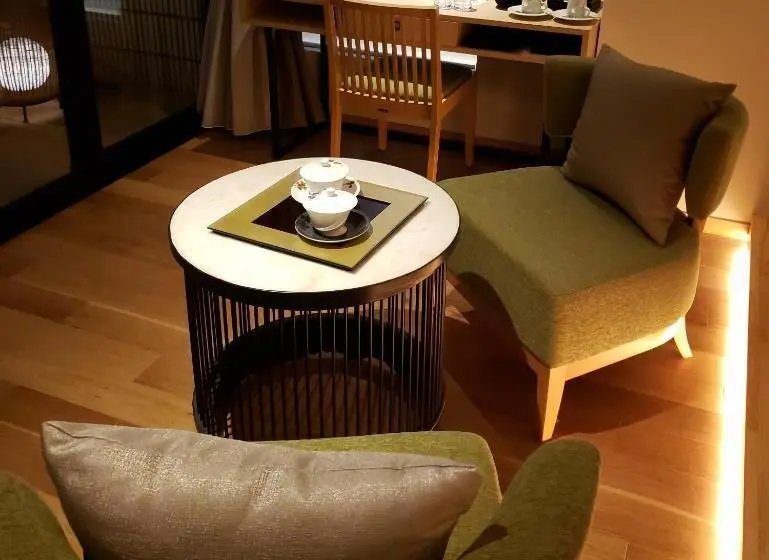 Sviitti Parveke, Royal Twin Hotel Kyoto Hachijoguchi