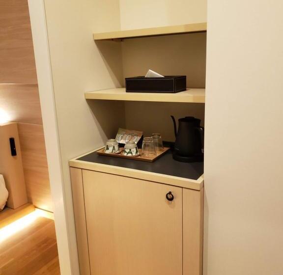 سوئیت با بالکن, Royal Twin Hotel Kyoto Hachijoguchi