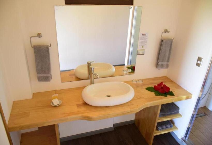 اتاق لوکس با چشم‌انداز باغ, Takarua Lodge