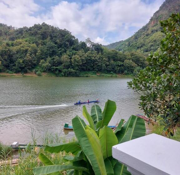 レイクビュースタンダードルーム, Nam Ou View Villa