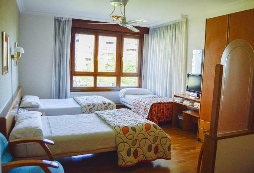 اتاق خانوادگی با سرویس بهداشتی مشترک, Pension Payvi