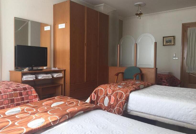 اتاق خانوادگی با سرویس بهداشتی مشترک, Pension Payvi