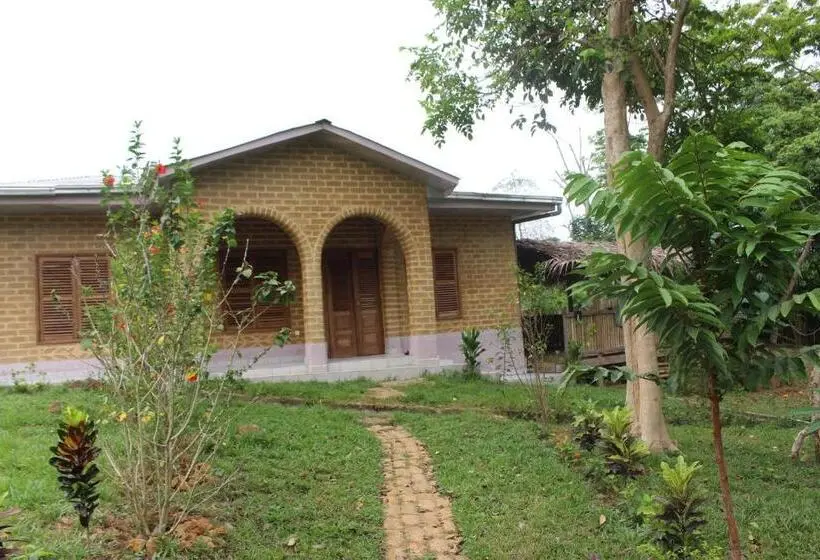 اتاق خانوادگی, Pousada Cameroun