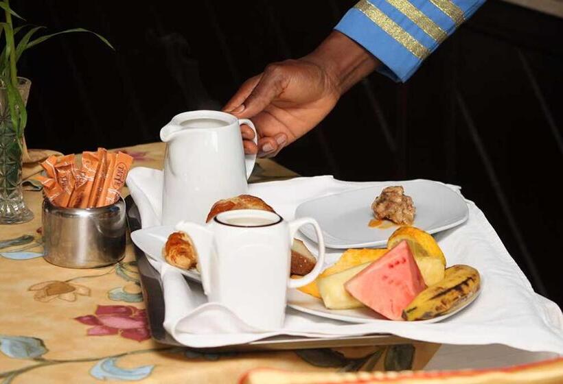 اتاق خانوادگی, Pousada Cameroun