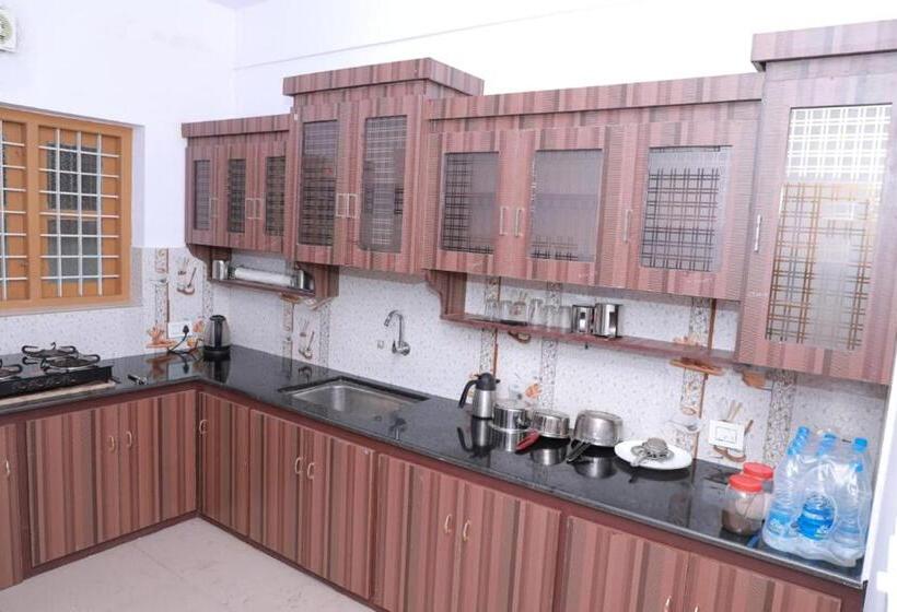 スリーベッドルーム　ヴィラ, Thrissur Villas Home Stay