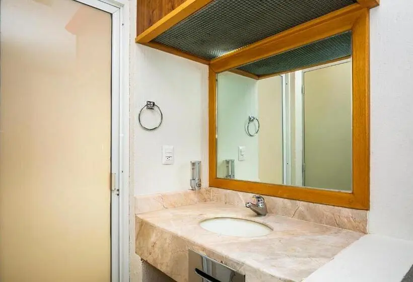 اتاق لوکس, Capital O Hotel Casa Blanca, Morelia