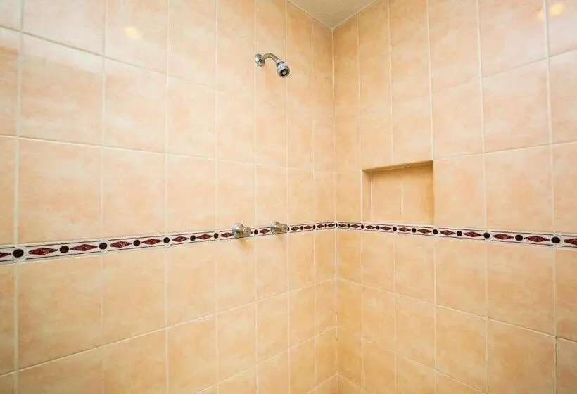 اتاق لوکس, Capital O Hotel Casa Blanca, Morelia