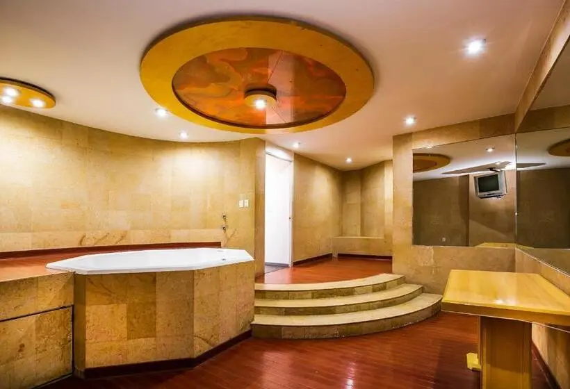 اتاق لوکس خانوادگی, Capital O Hotel Casa Blanca, Morelia