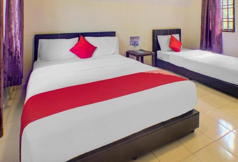 غرفة ديلوكس ثلاثية, Oyo 89896 Sedili Inn Resort