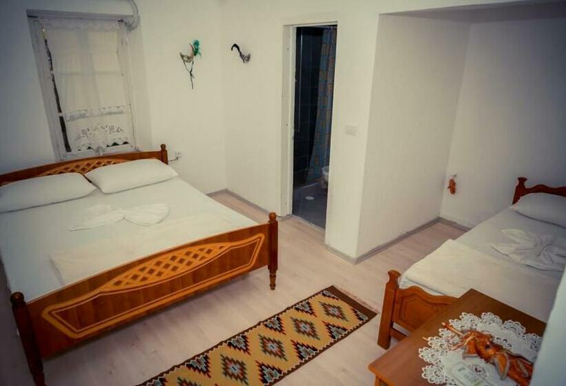 اتاق استاندارد سه نفره, Flora S Guesthouse  The Fir Gate