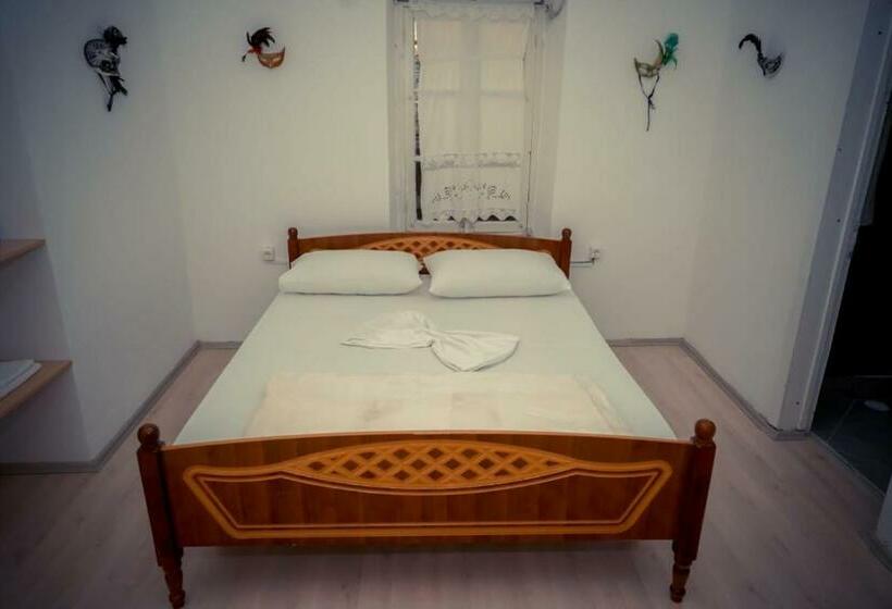 اتاق استاندارد سه نفره, Flora S Guesthouse  The Fir Gate