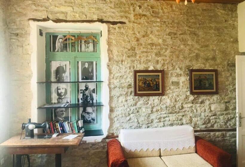 اتاق استاندارد با چشم‌انداز کوهستان, Flora S Guesthouse  The Fir Gate