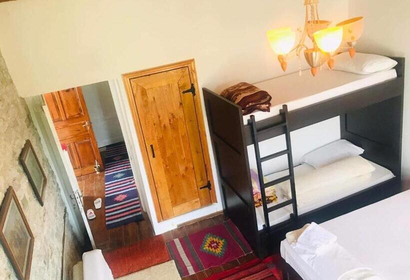 اتاق استاندارد با چشم‌انداز کوهستان, Flora S Guesthouse  The Fir Gate