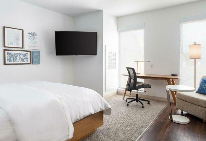 חדר סטנדרט עם מיטת קינג, Element Iowa City