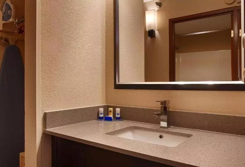 キングサイズベッドのスタンダードルーム, Days Inn By Wyndham Indiana Pa Near Iup