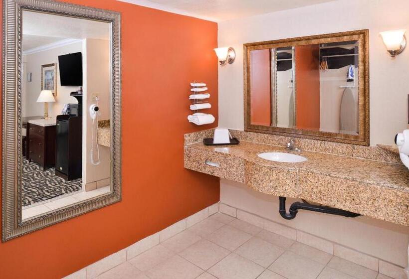 جناح ديلوكس, Heritage