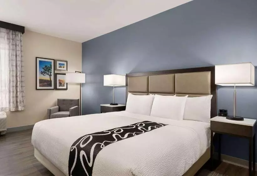 اتاق استاندارد با تخت بزرگ برای معلولان, Laquinta Inn & Suites By Wyndham San Bernardino