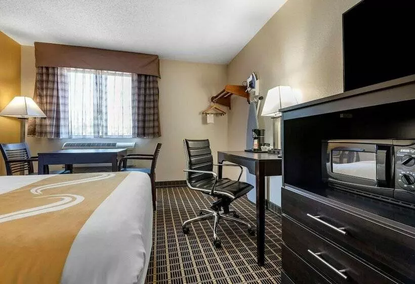 ２ダブルベッドのスタンダードルーム, Quality Inn & Suites Warren