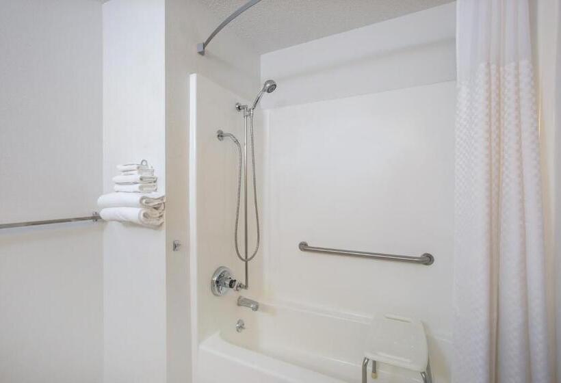 חדר סטנדרט מותאם לאדם עם מוגבלויות, Super 8 By Wyndham Storm Lake