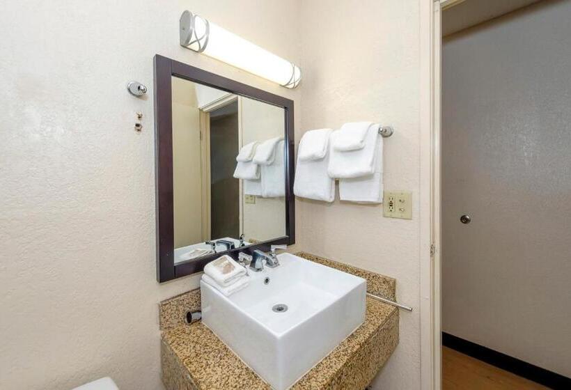 Номер Стандарт 2 Двуспальные Кровати, Red Roof Inn Jacksonville Cruise Port